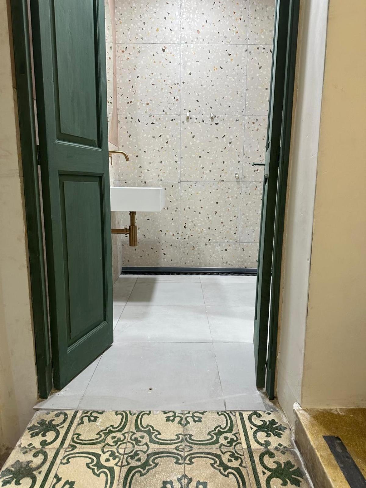Follow The Sun Boutique Hostel - Pool, Breakfast & Sea Views Saint Julian's Exterior photo
