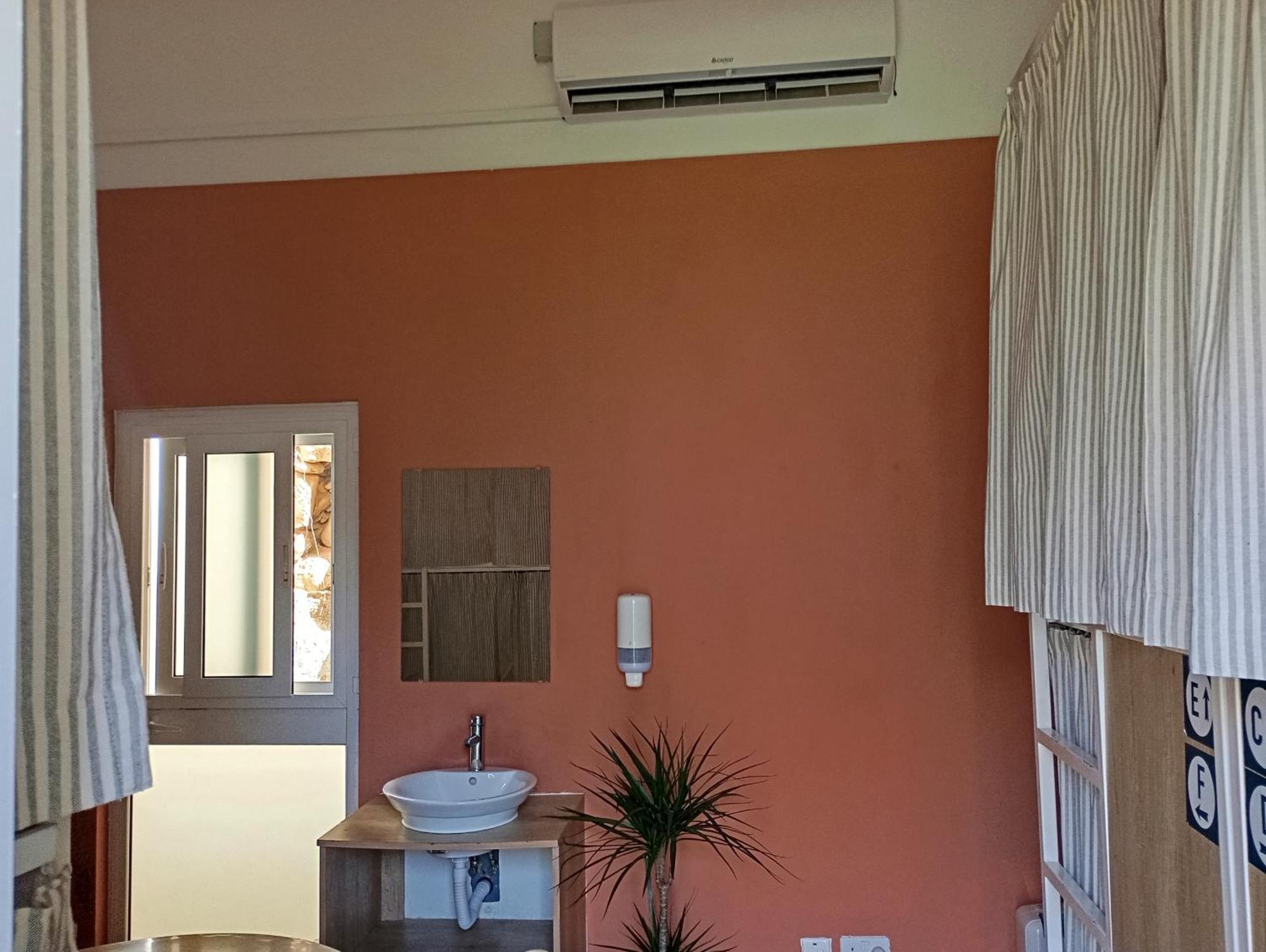 Follow The Sun Boutique Hostel - Pool, Breakfast & Sea Views Saint Julian's Exterior photo